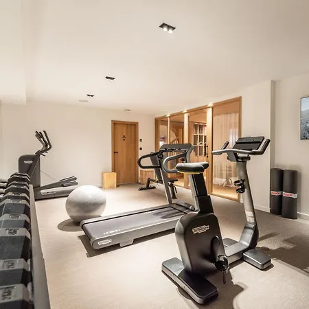 Chalet De Luxe Avec Piscine, Spa Et Services Inclus - Fr-1-568-41 Chalet